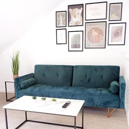 Comfortable And Cozy 4-Bedroom House Near The Hospital CBG Екстериор снимка