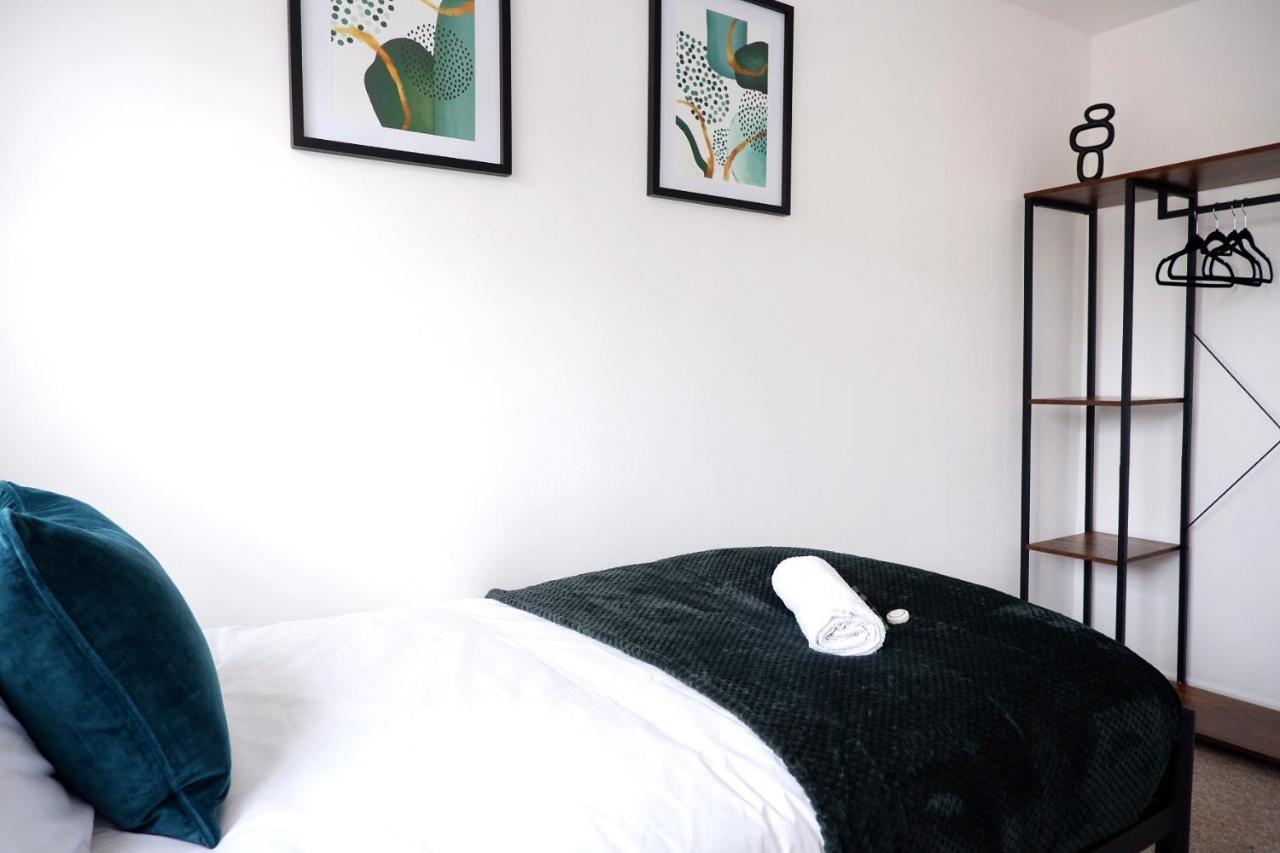 Comfortable And Cozy 4-Bedroom House Near The Hospital CBG Екстериор снимка