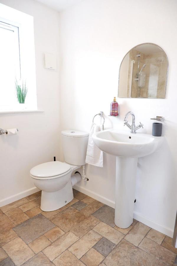 Comfortable And Cozy 4-Bedroom House Near The Hospital CBG Екстериор снимка