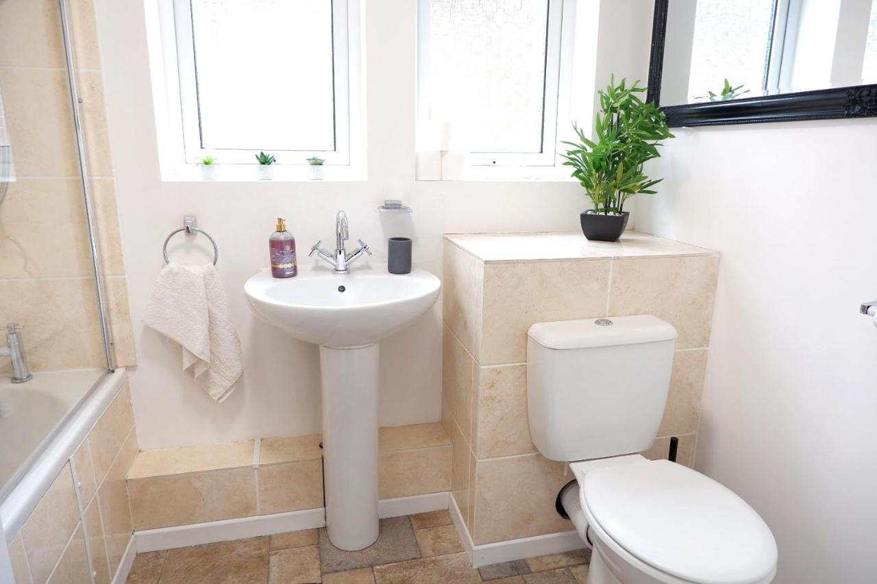 Comfortable And Cozy 4-Bedroom House Near The Hospital CBG Екстериор снимка
