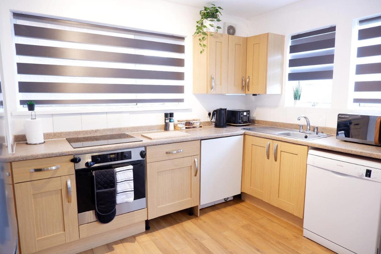 Comfortable And Cozy 4-Bedroom House Near The Hospital CBG Екстериор снимка
