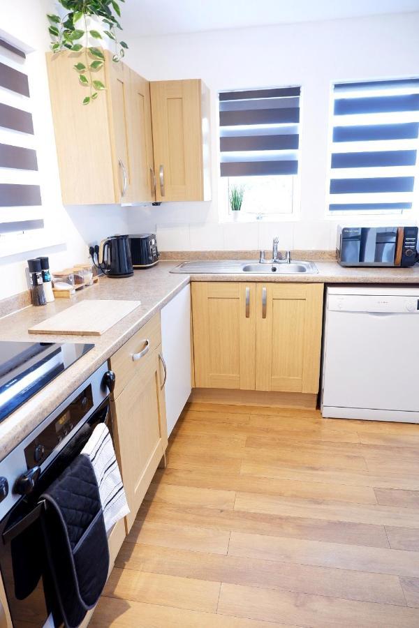 Comfortable And Cozy 4-Bedroom House Near The Hospital CBG Екстериор снимка